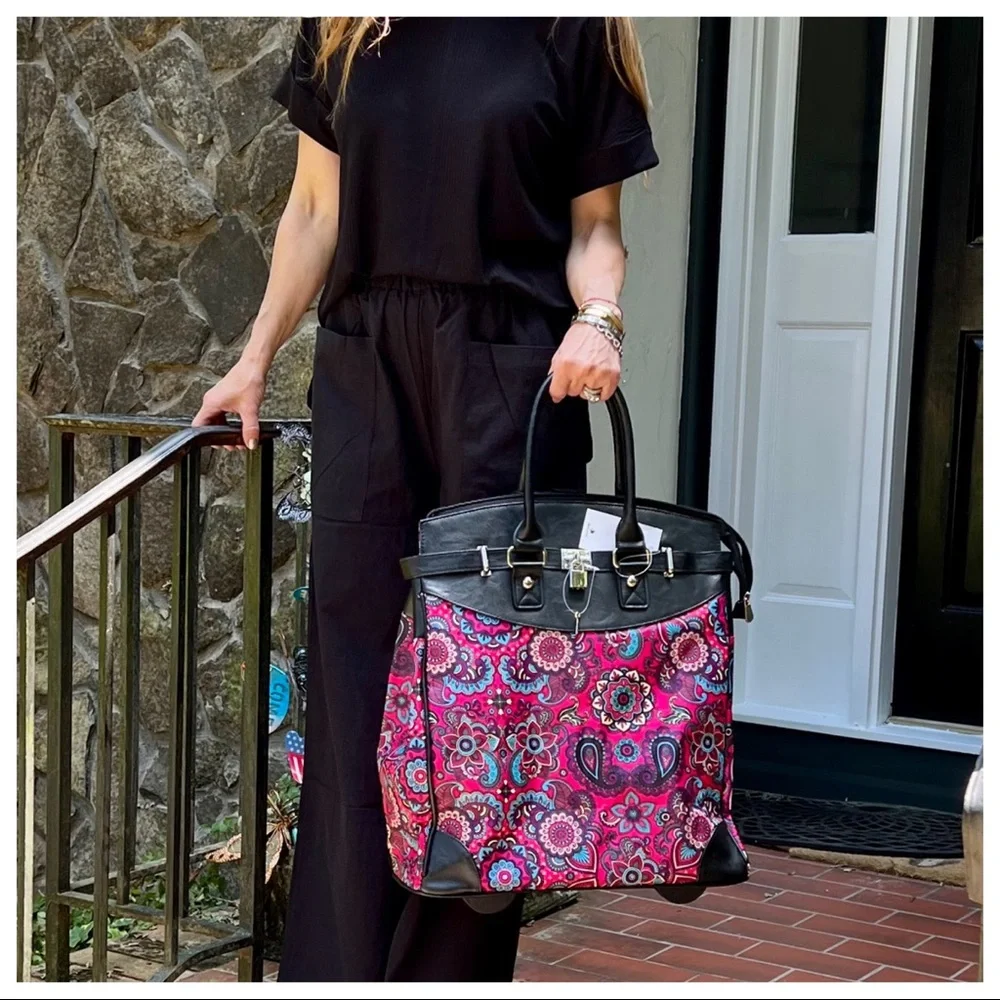 The Perfect Must Have Chic Stylish Travel Roll Bag - Picture 8 of 10